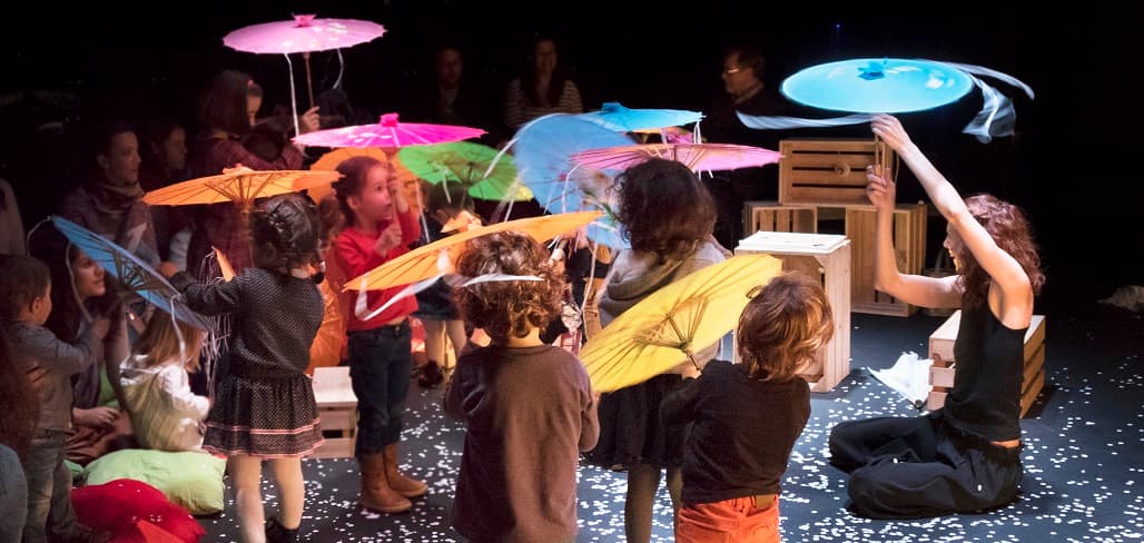 Fem Dansa: 30 elefants sota un paraigüa
