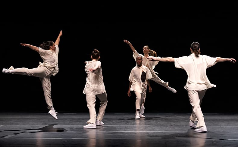 "Works in silence" de LUCINDA CHILDS amb DANCE ON ENSEMBLE