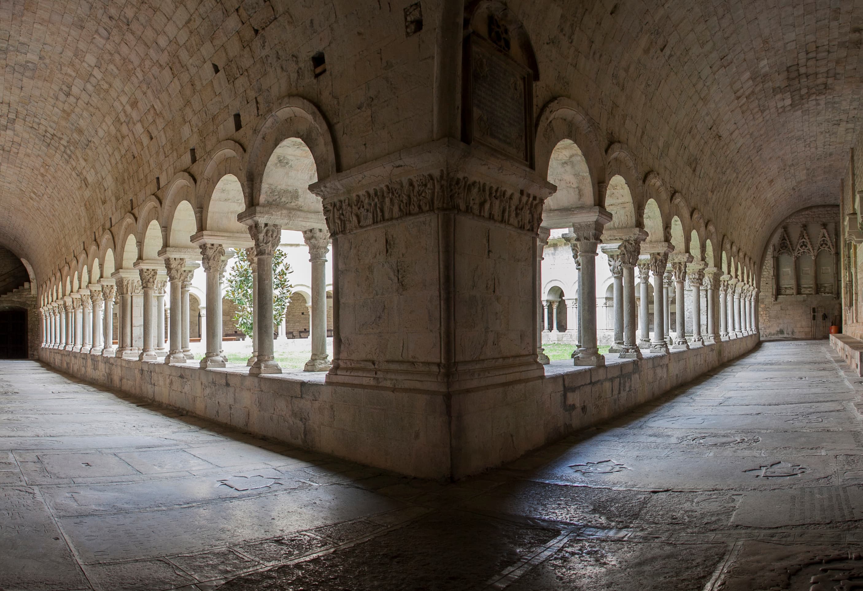 Visita lliure a la catedral de Girona i Basílica de sant Feliu