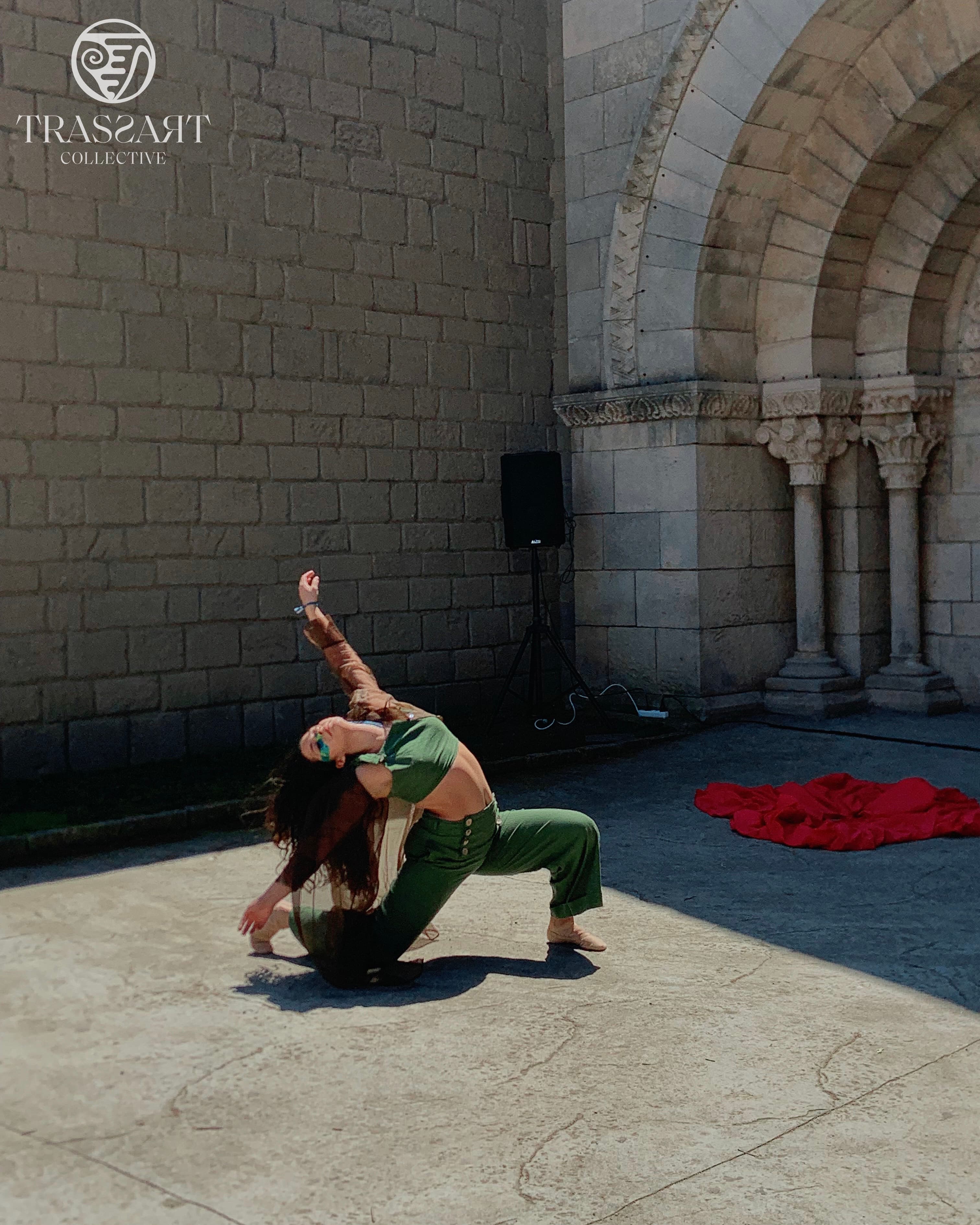 EL POBLE DANSA