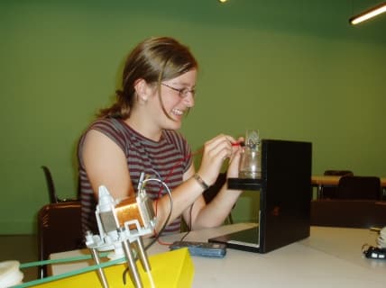 Taller "Iniciació a l'electricitat" al Museu Nacional de la Ciència i la Tècnica de Catalunya (MNACTEC)