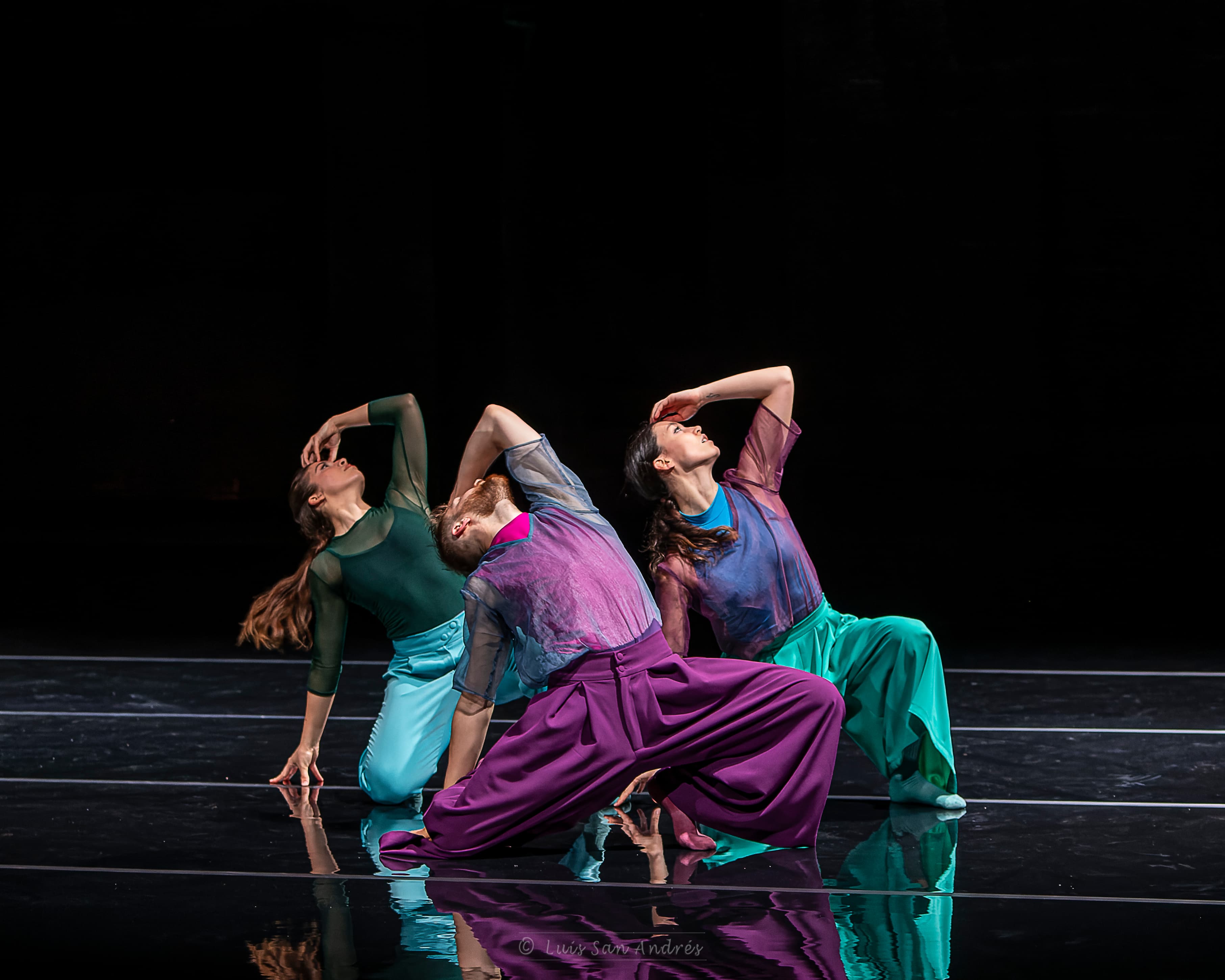 Beneath. THOMAS NOONE DANCE