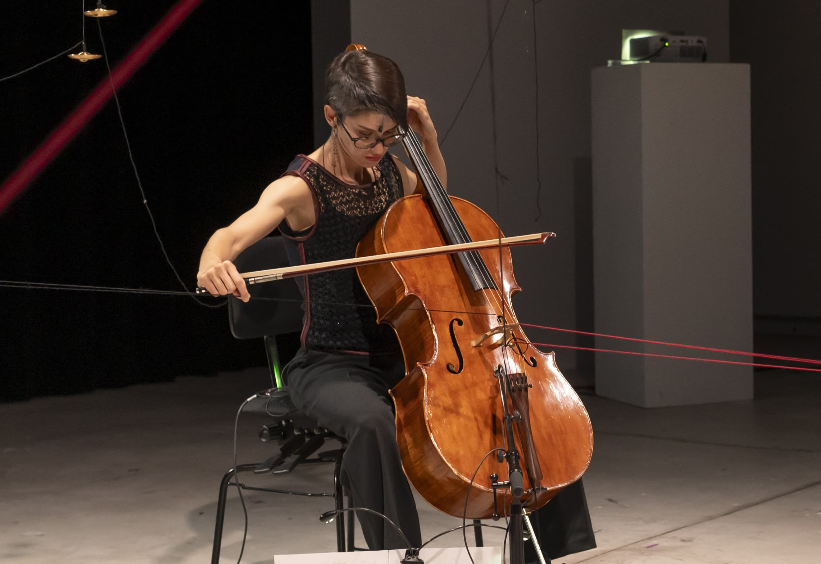 ANNA GRENZER, violoncel i electrònica