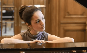 Emma Stratton · María Callís · Pol Roig · Martina Rogers