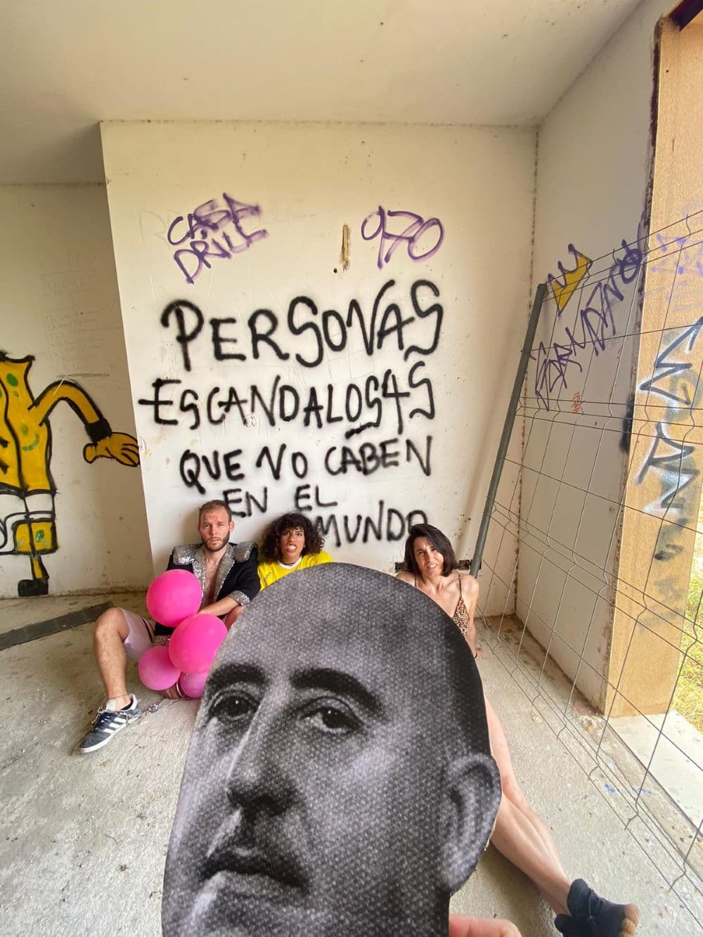 "Personas escandalosas que no caben en el mundo" de Cia. Orientación Colectiva Loli