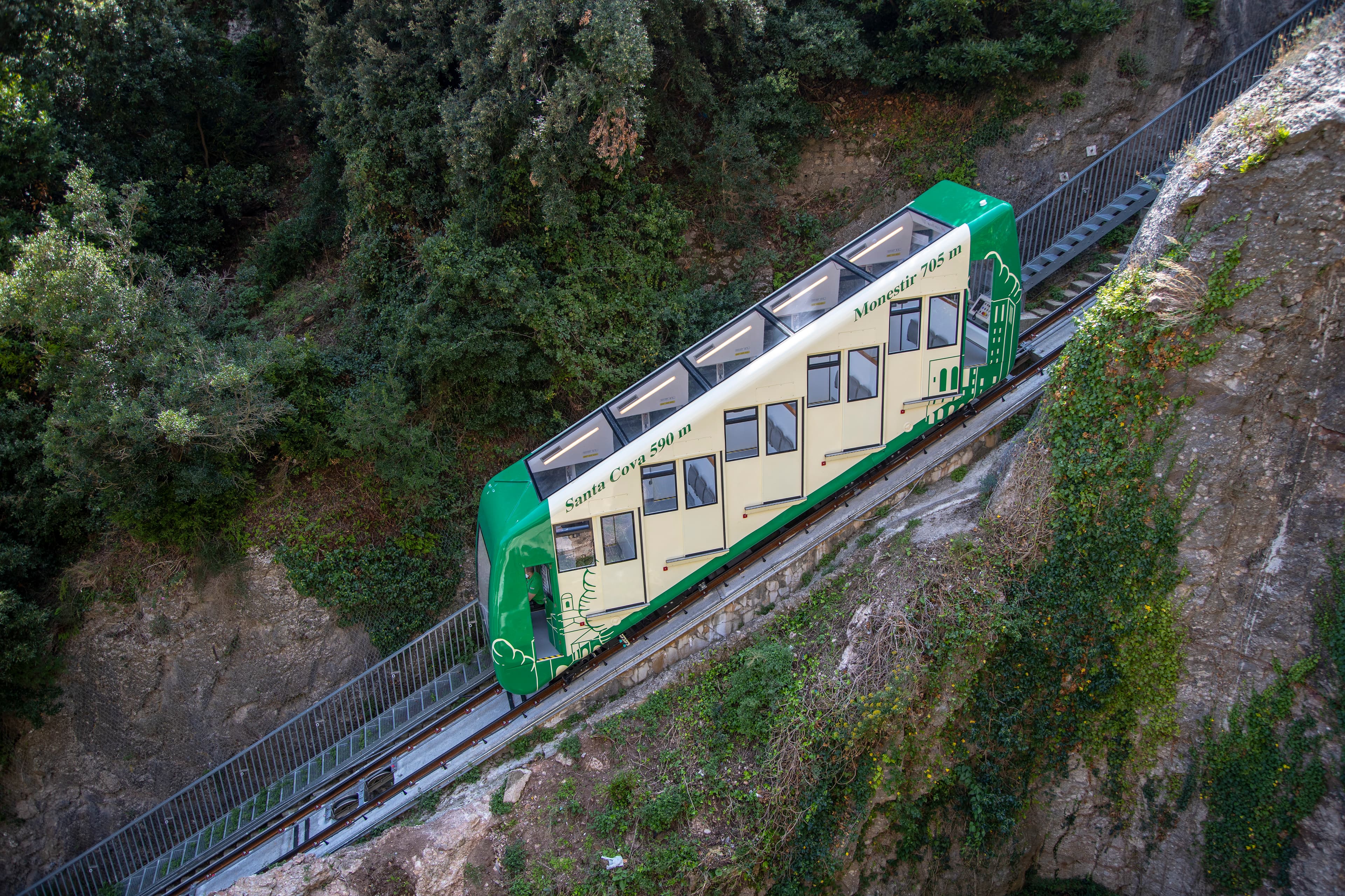 Viatge amb el Funicular de la Santa Cova