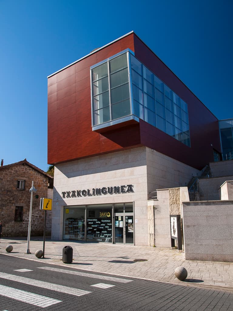 Txakolinaren historia eta dastaketa