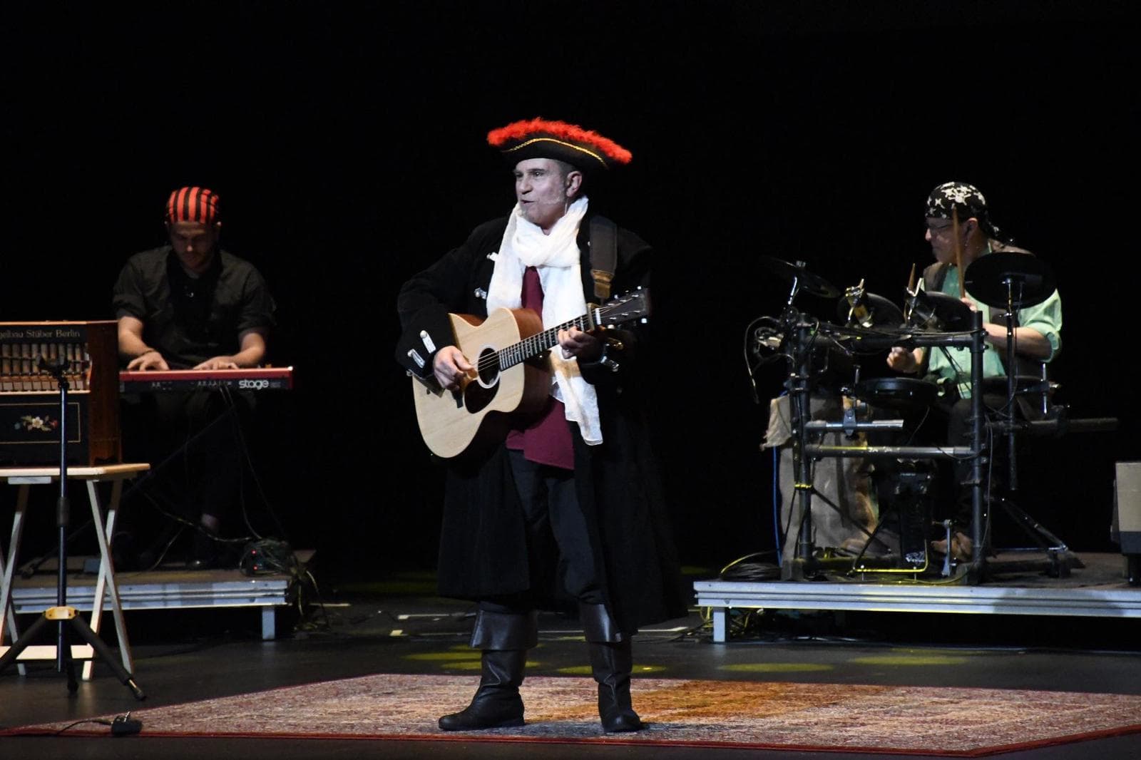 PIRATES, BRUIXOTS I ALTRES BITXOS