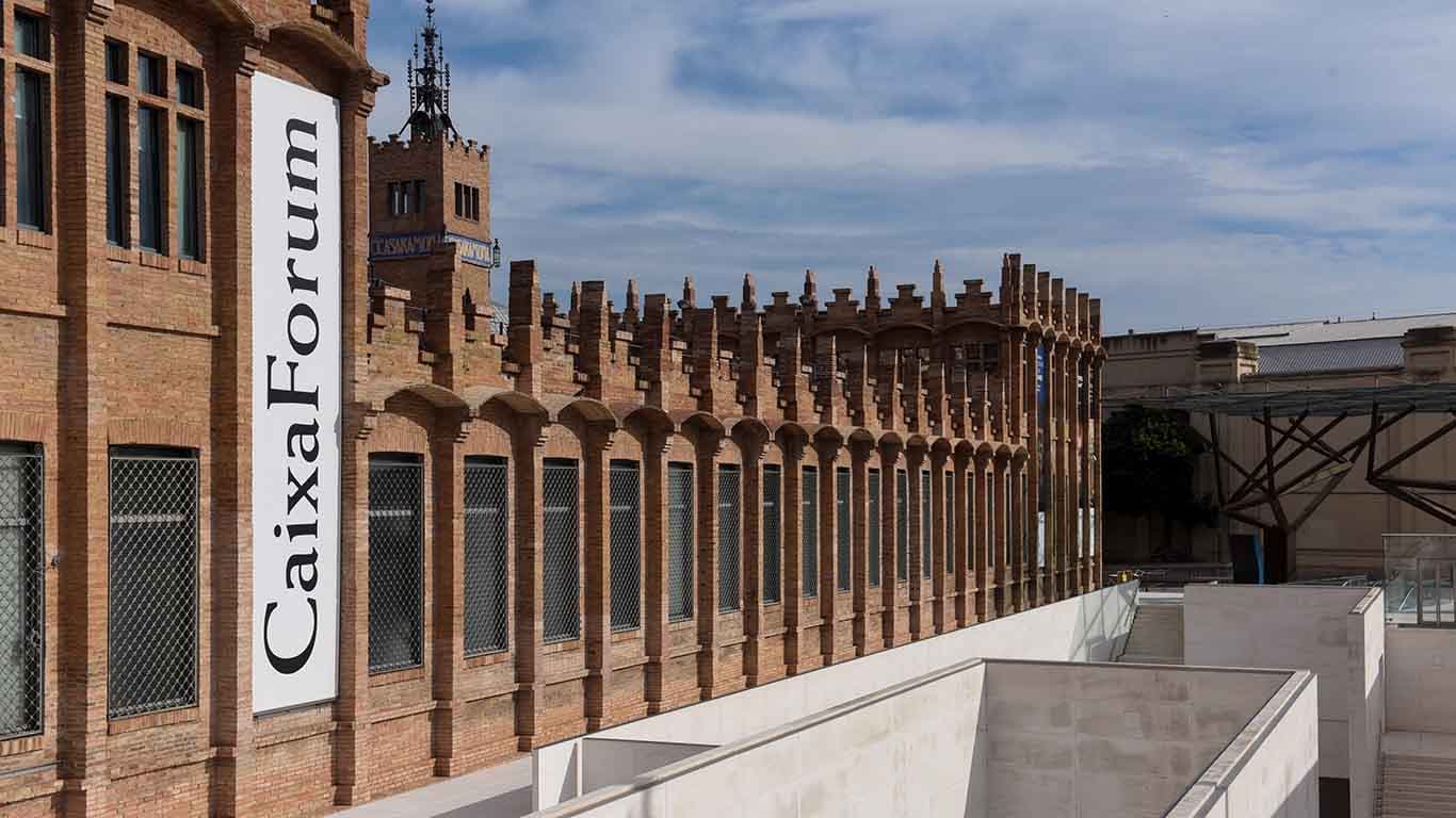 VISITA COMENTADA A L'EDIFICI DE CAIXAFORUM BARCELONA