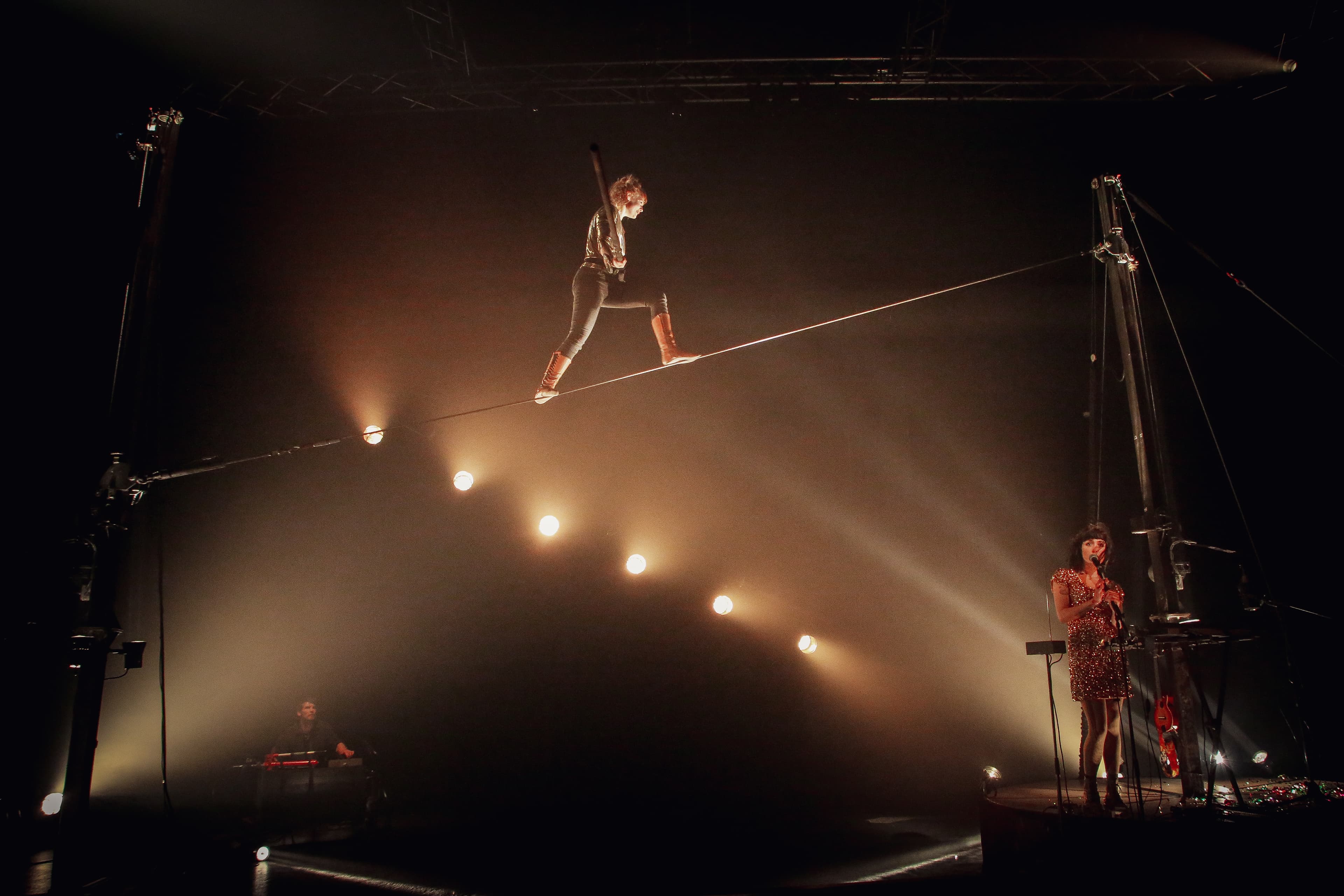 ESPECTACLE INAUGURAL, CIRC D’ARA MATEIX: Résiste