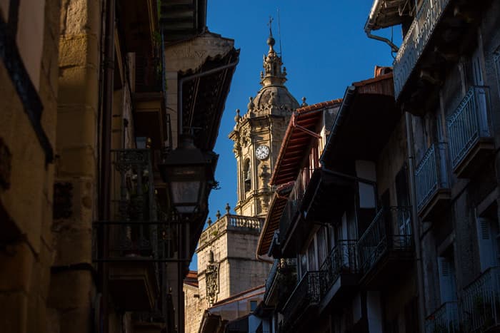 HONDARRIBIA. ÑABARDURAK ETA KOLOREAK.