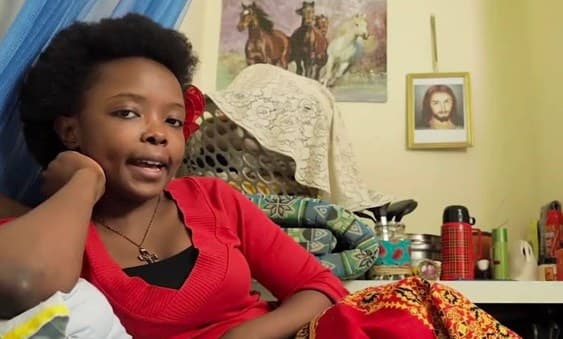 ÀFRICA A LA PANTALLA – CONTES DE LA CIUTAT ACCIDENTAL de Maïmouna Jallow