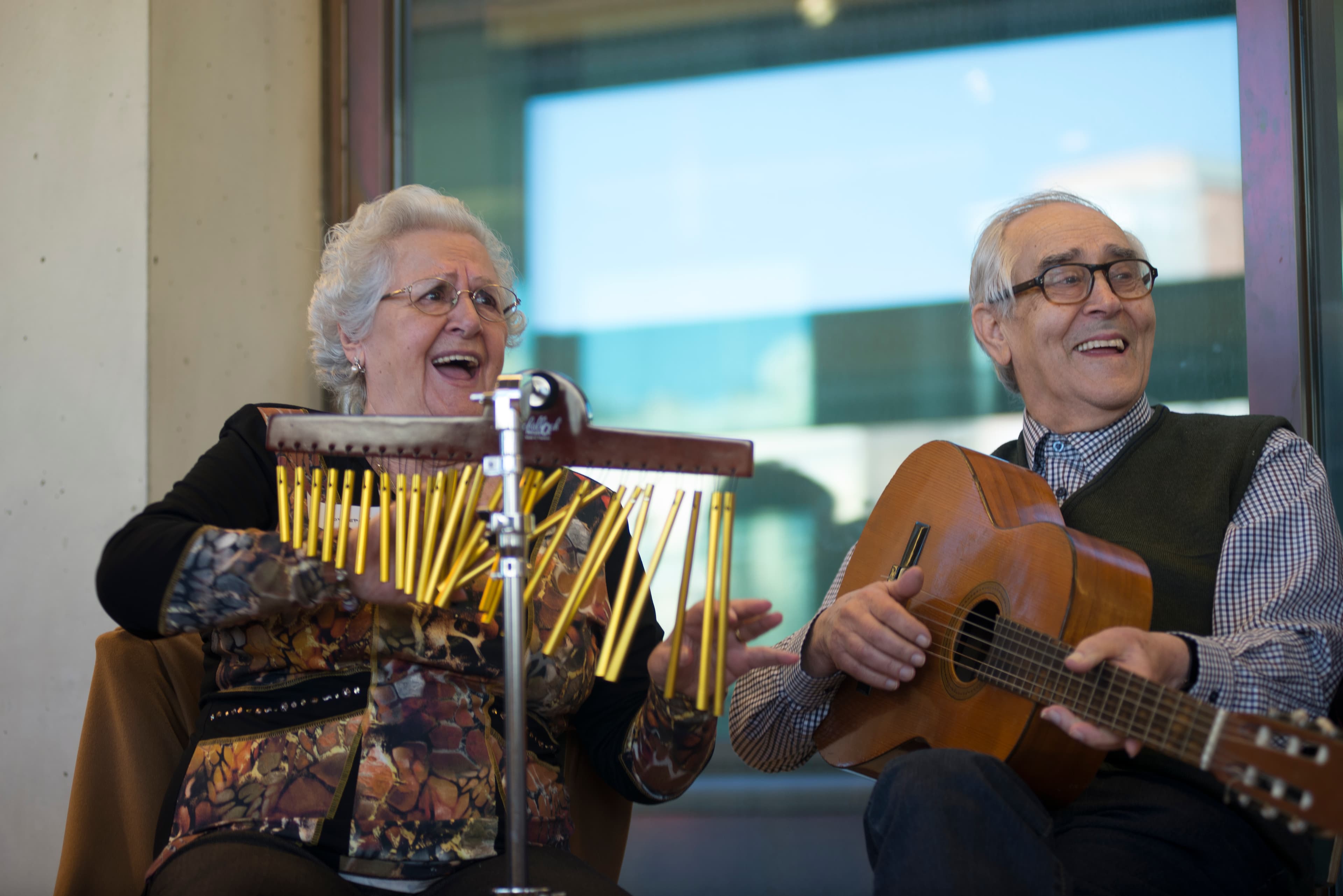 Una mañana de orquesta para personas con Alzheimer y otras demencias 24/25