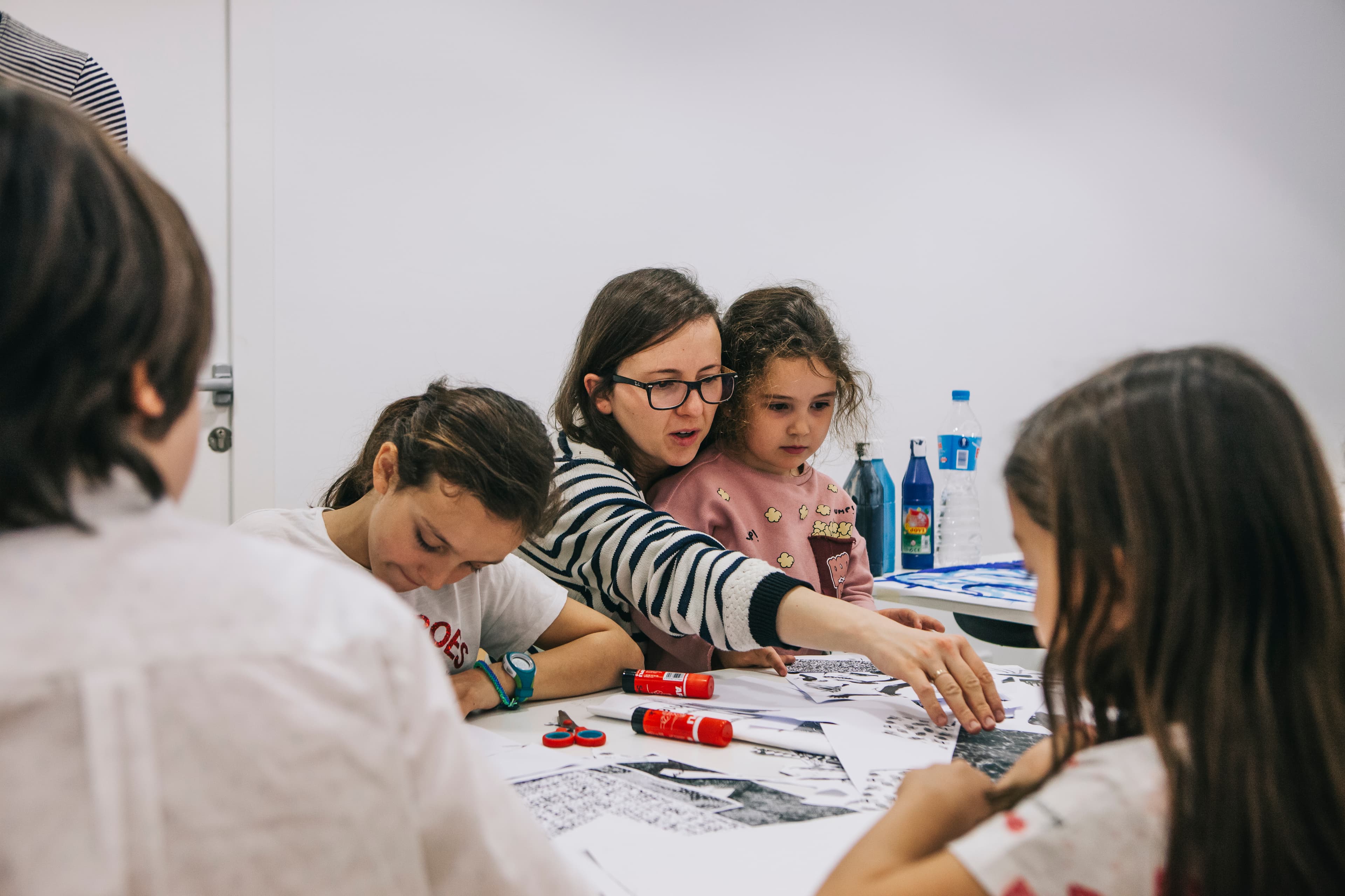 Visita taller para conocer la exposición "Una resistencia indetectable"
