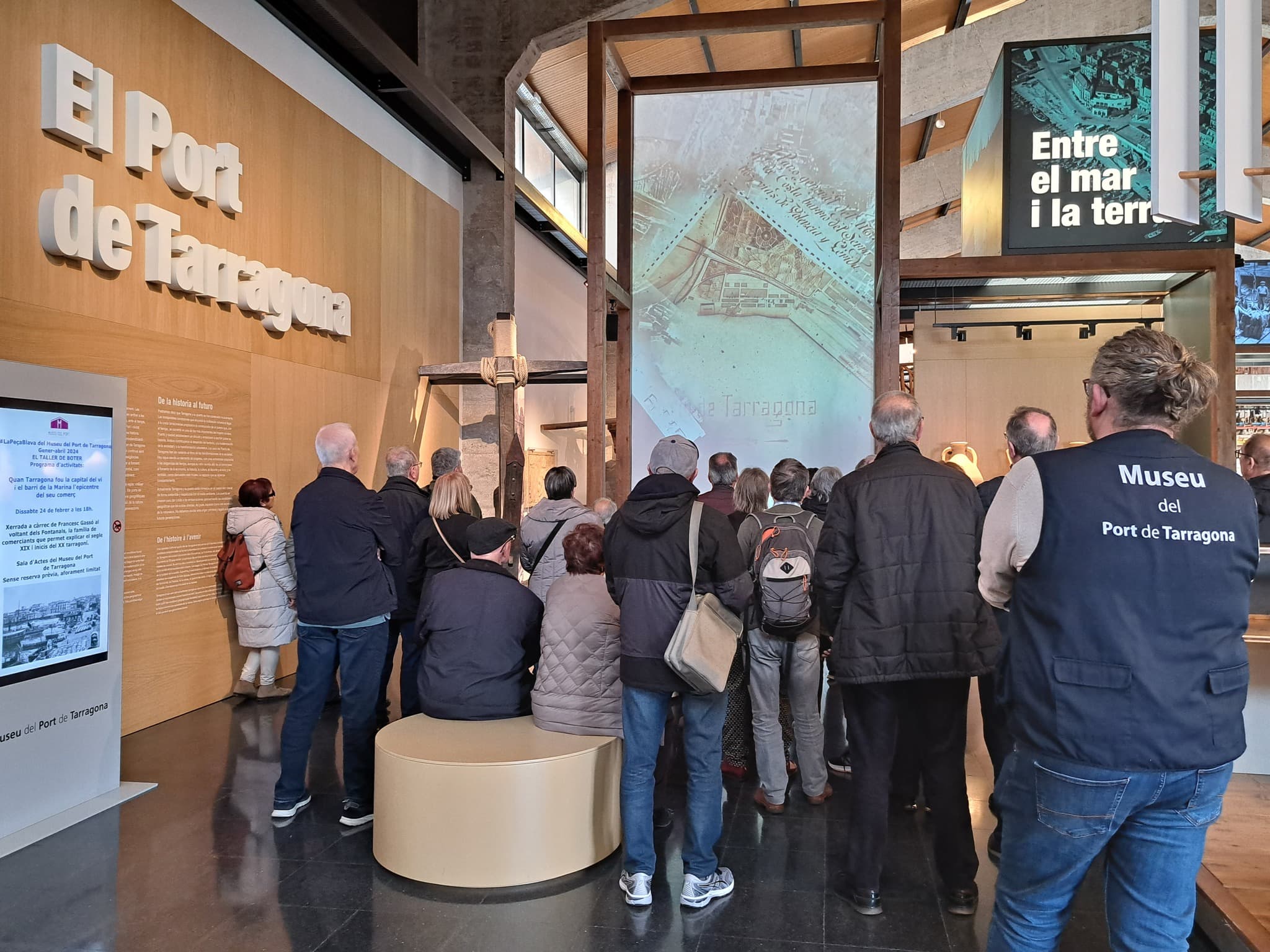 Visita al Museu del Port i viatge amb barca pel port