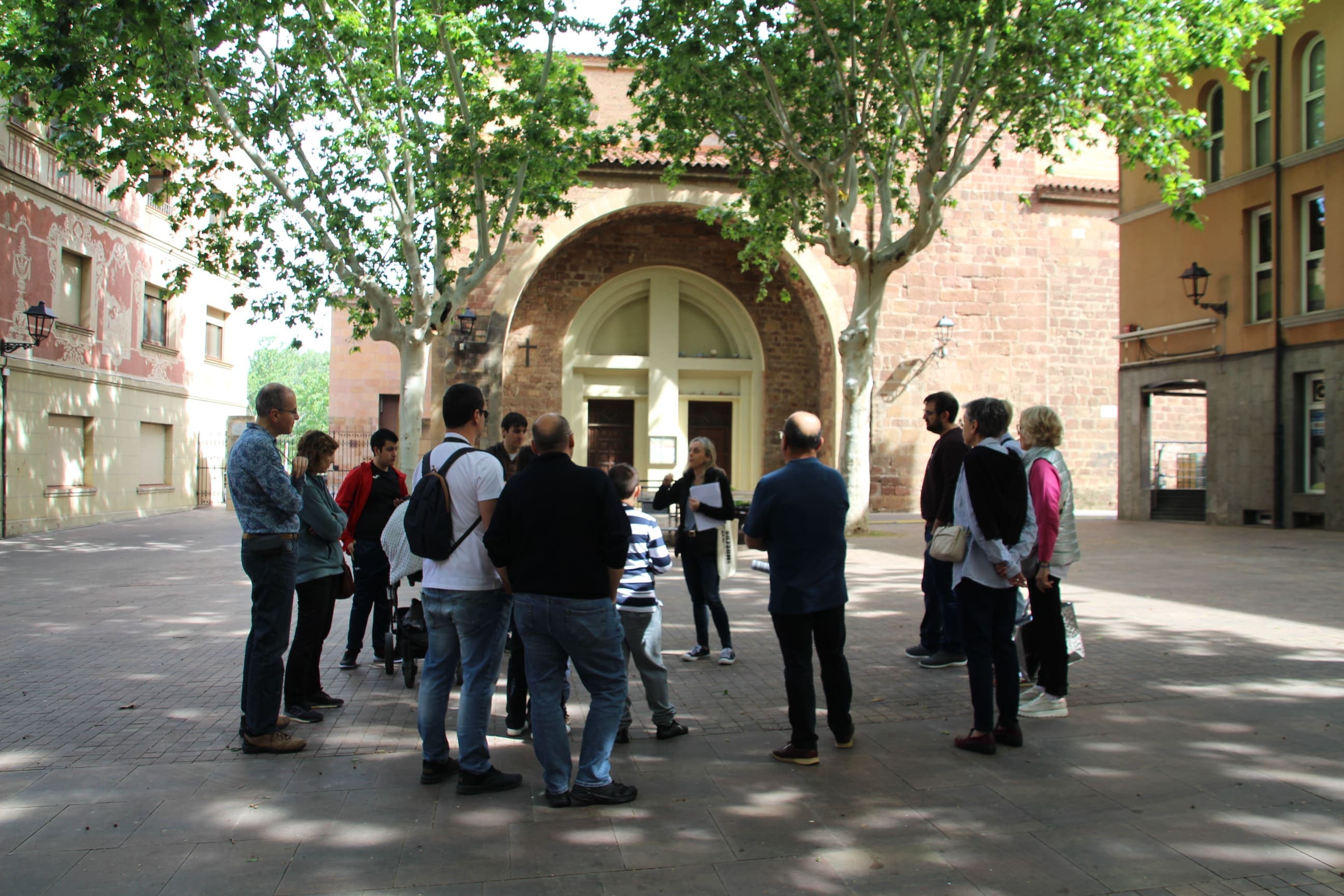Itinerari per la Vila i visita a l'antiga Farmàcia Bujons (s. XIX).