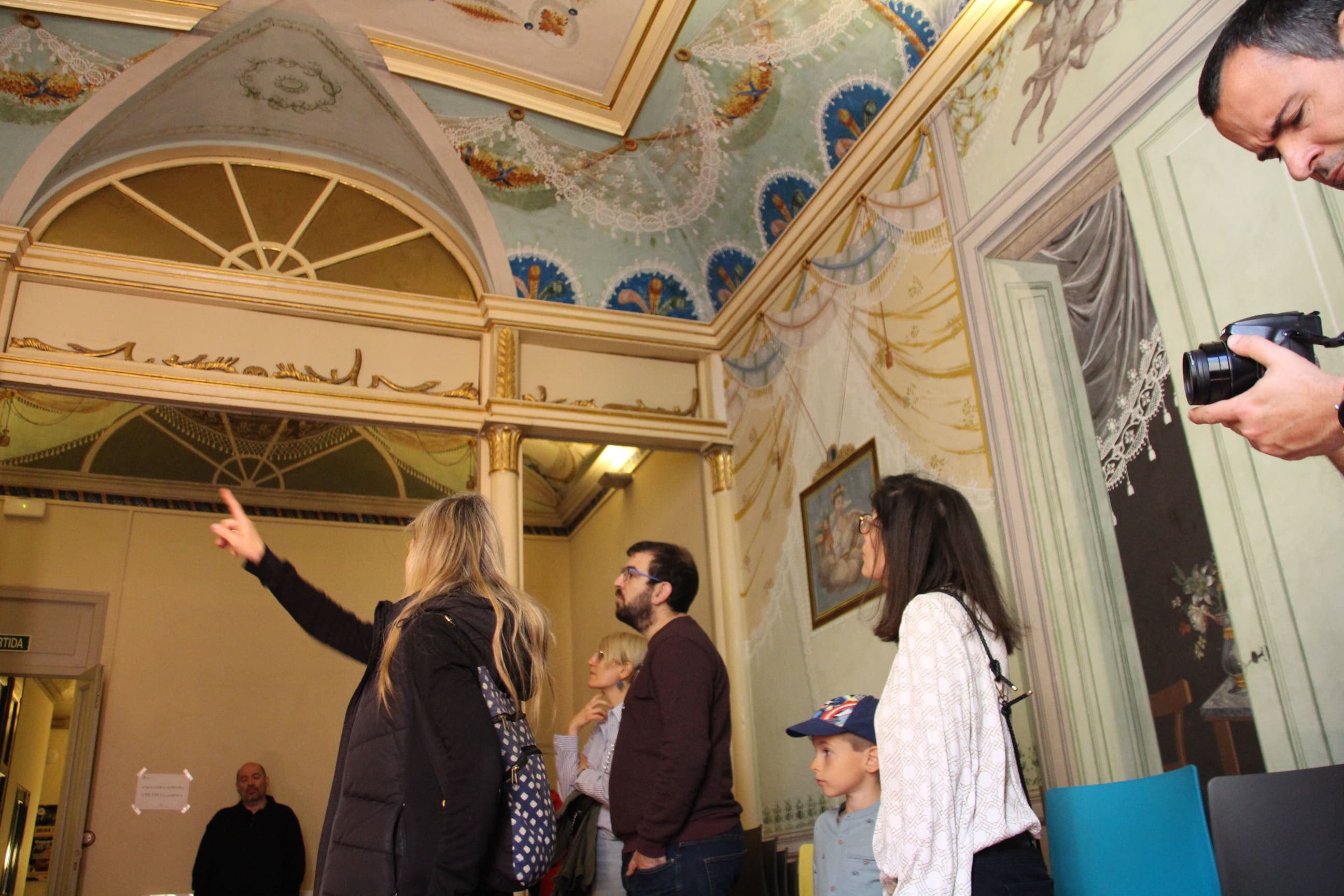Itinerari per la Vila i visita a l'antiga Farmàcia Bujons (s. XIX).