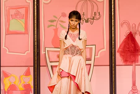 HI HA RES MÉS AVORRIT QUE UNA PRINCESA ROSA?