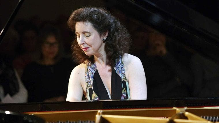 Angela Hewitt, piano