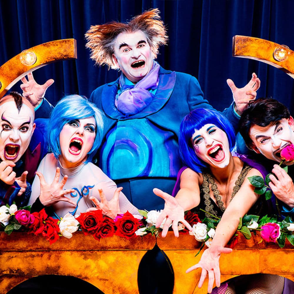 The Opera locos